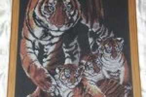 Семья (тигрица и 3 тигренка)