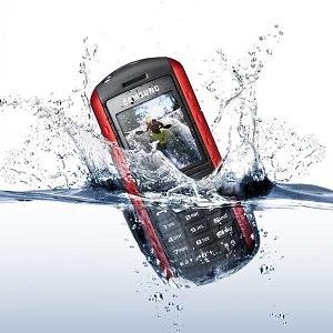 Как спасти утонувший телефон